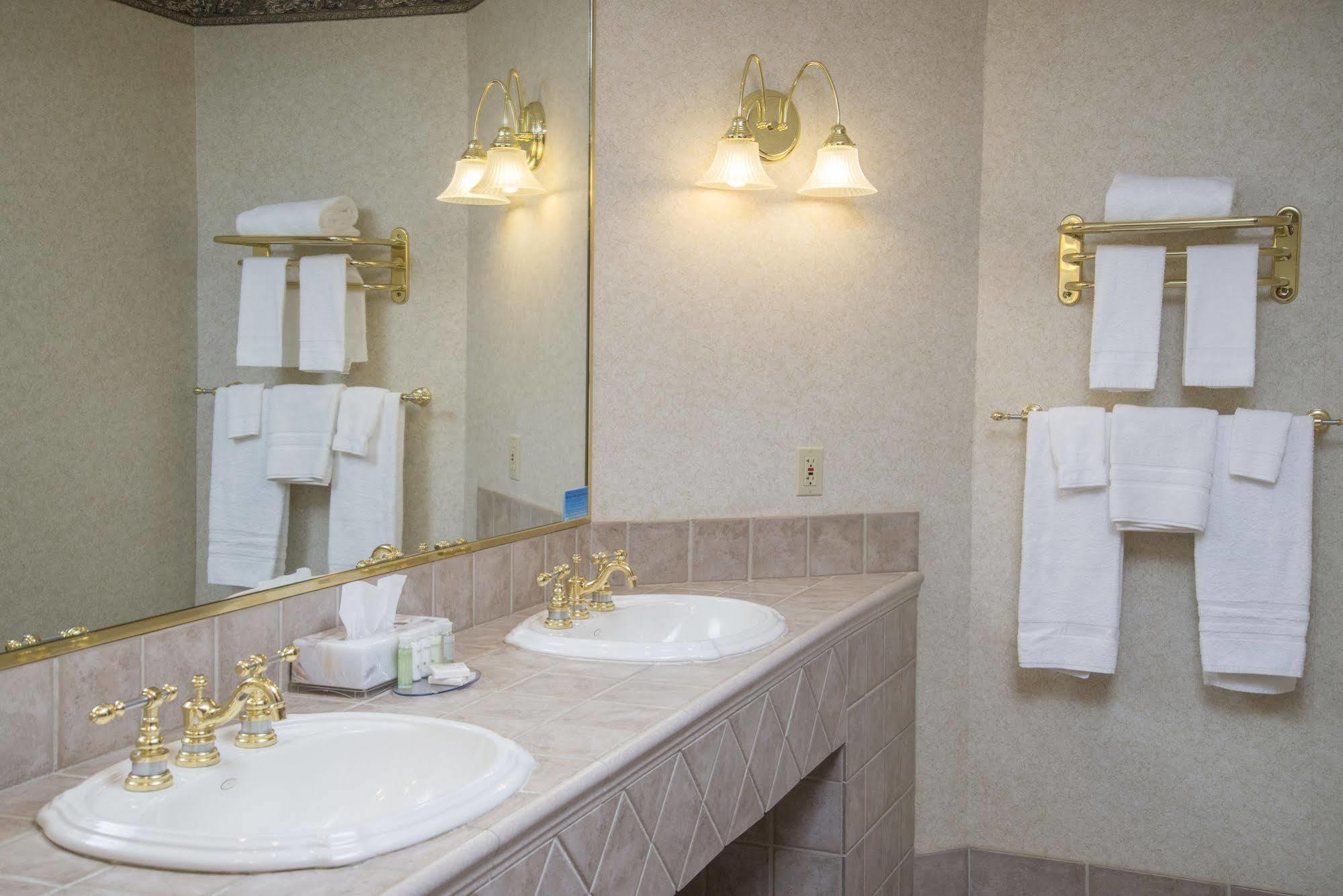The Carlton Lodge Adrian Экстерьер фото